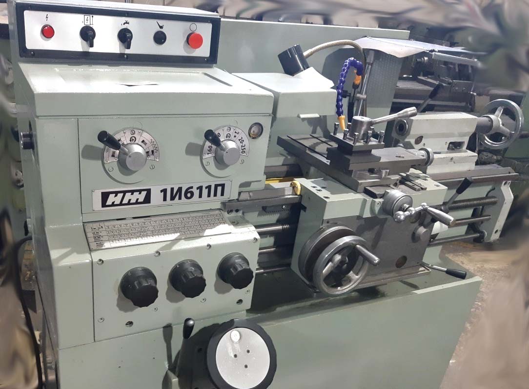 Загальний вигляд токарно-гвинторізного верстата 1І611, 1І611п 1І611, 1І611П Загальний вигляд токарно-гвинторізного верстата